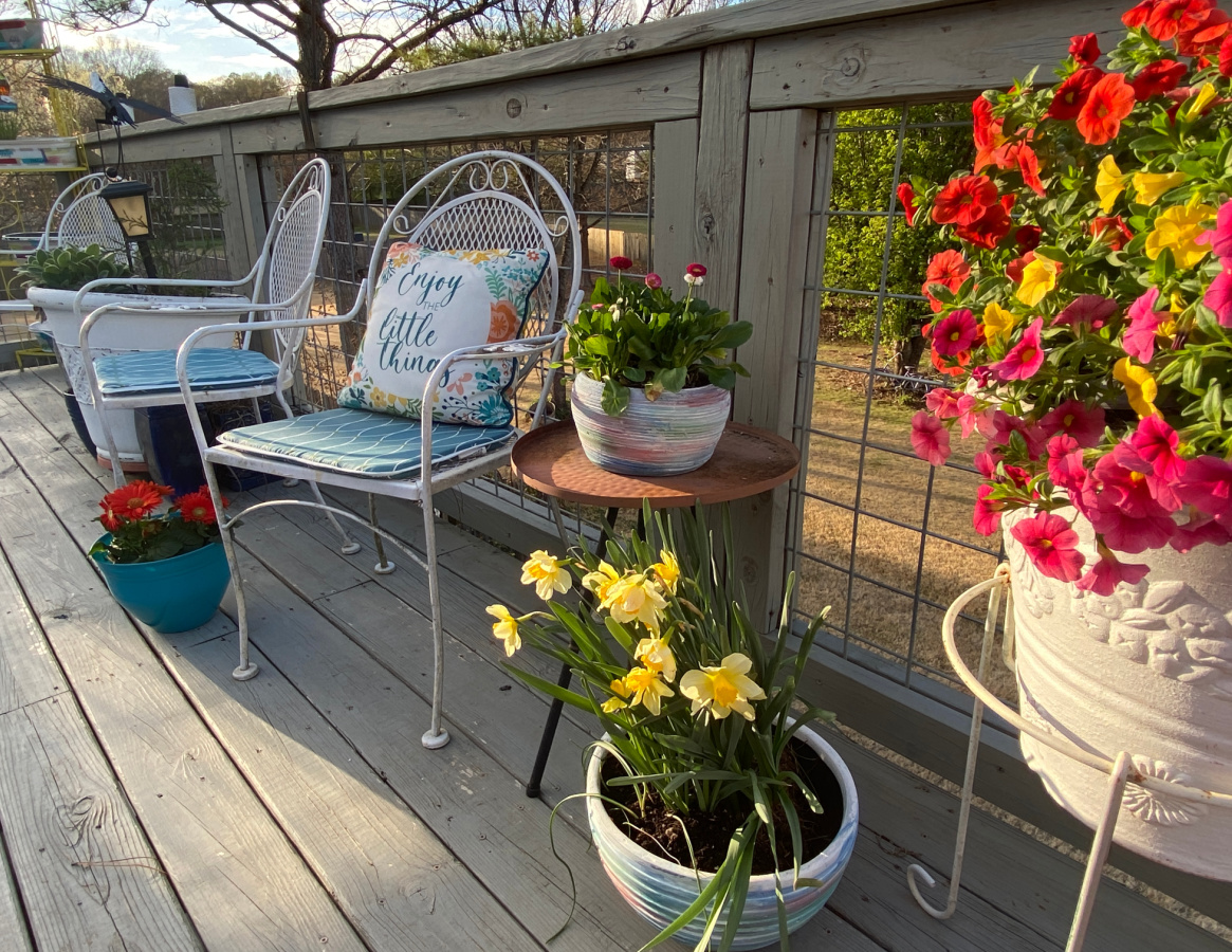 shopatblu the blue building upcycle pots with paint spring project